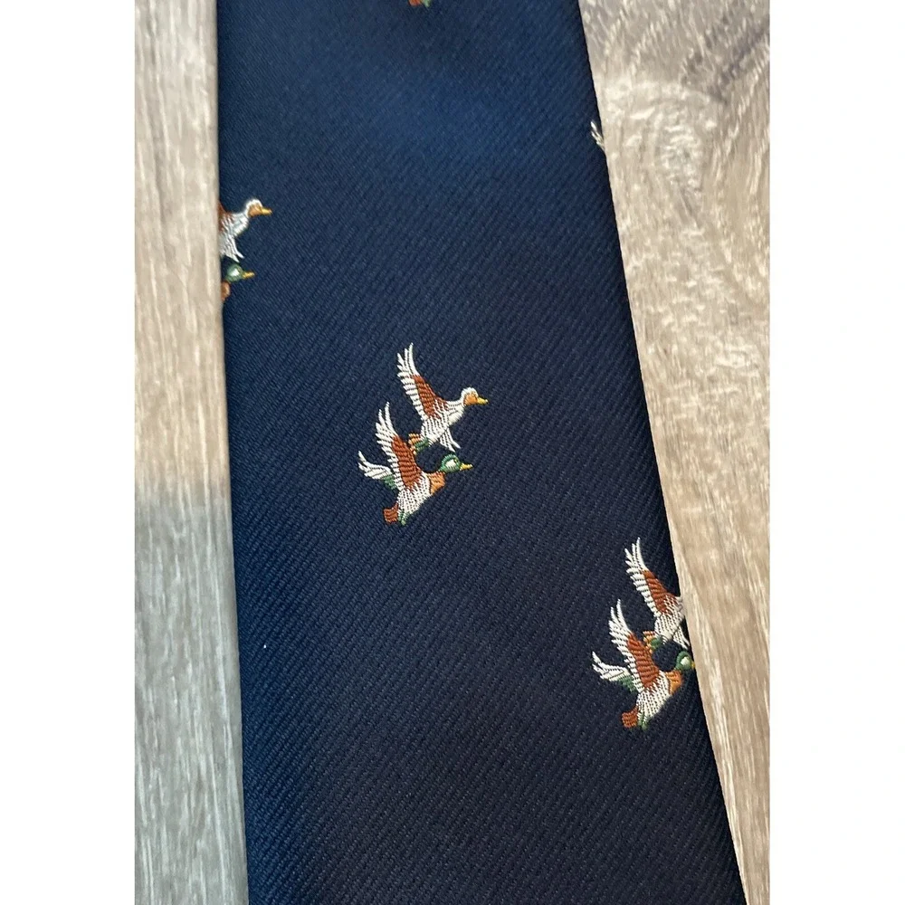 Tie Vintage Mallard Ducks Flying Made In USA Norwalk CT 82% Polyester 18% Silk